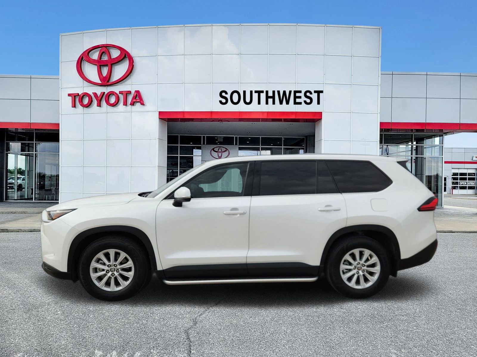 Used 2024 Toyota Grand Highlander XLE image 3