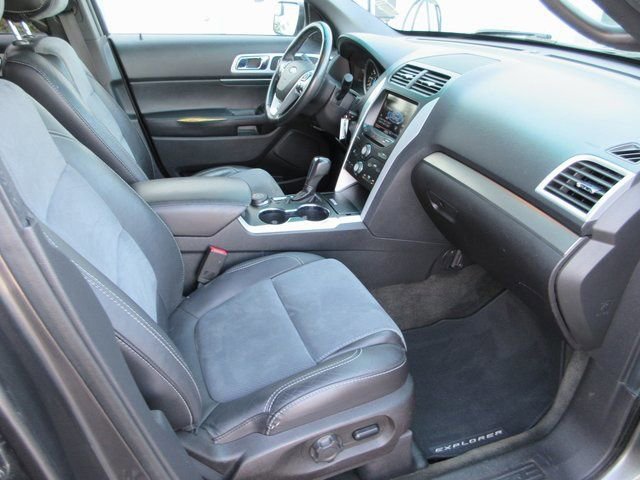 Used 2015 Ford Explorer XLT w/ Equipment Group 202A AWD/4WD image 29