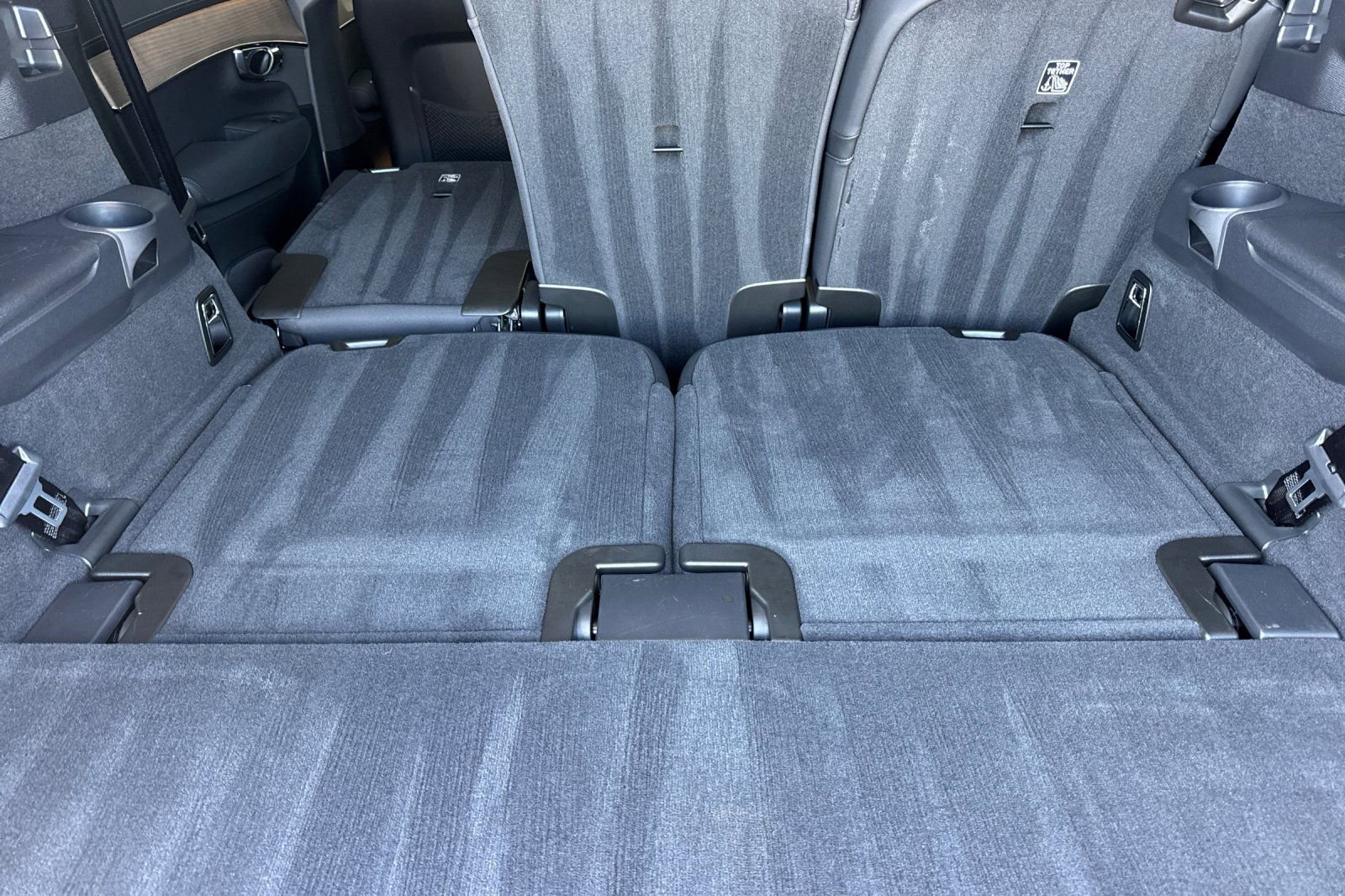 Certified 2025 Volvo XC90 B6 Core w/ Climate Package image 18