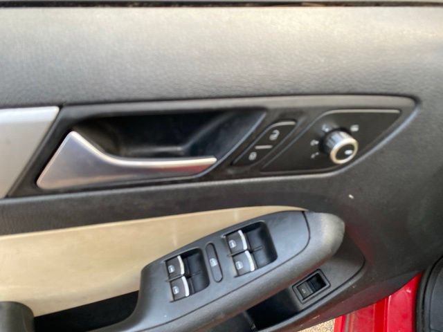 Used 2013 Volkswagen Jetta SE FWD image 12