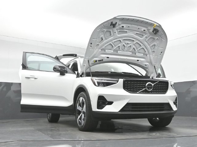 Used 2024 Volvo XC40 B5 Plus AWD/4WD image 51