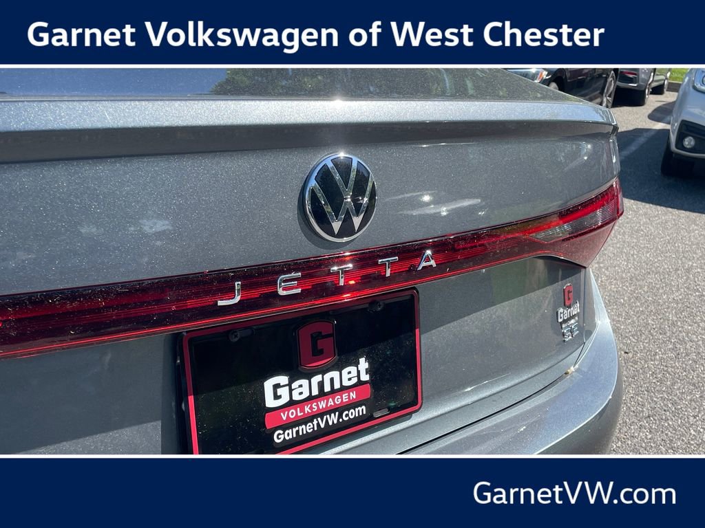 Certified 2025 Volkswagen Jetta SE w/ Black Wheel Package FWD image 29