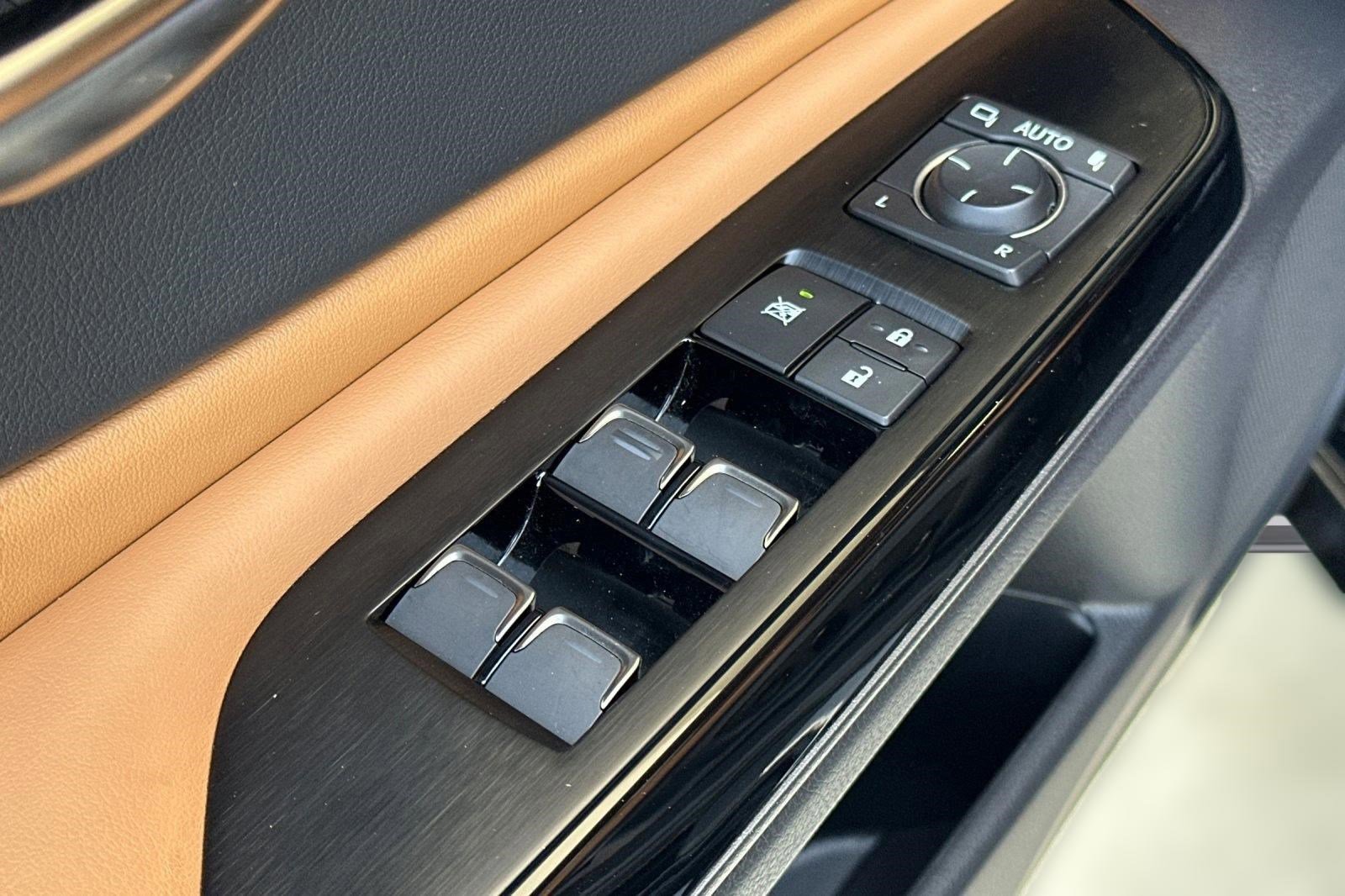 Used 2025 Lexus ES 300h w/ Premium Package image 13