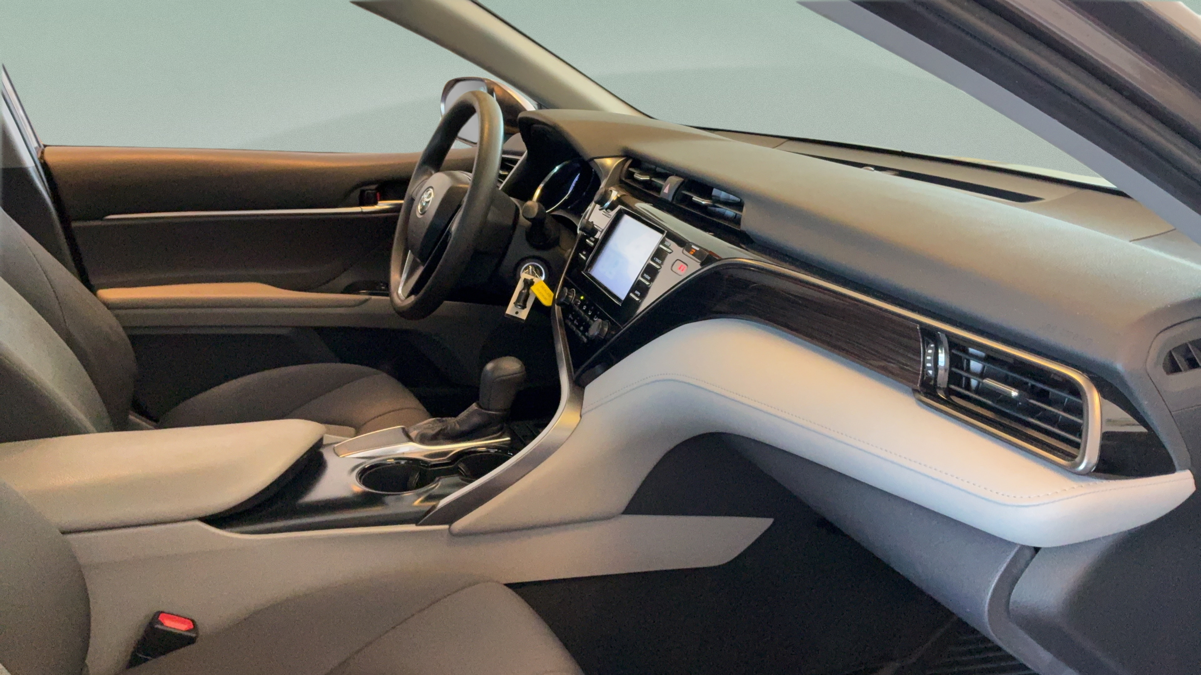 Used 2019 Toyota Camry LE FWD image 35