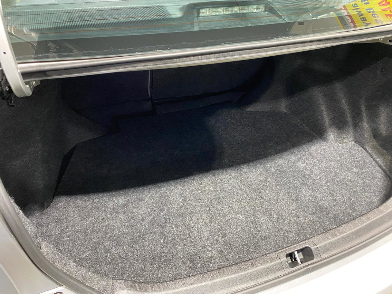 Used 2015 Toyota Corolla LE image 19