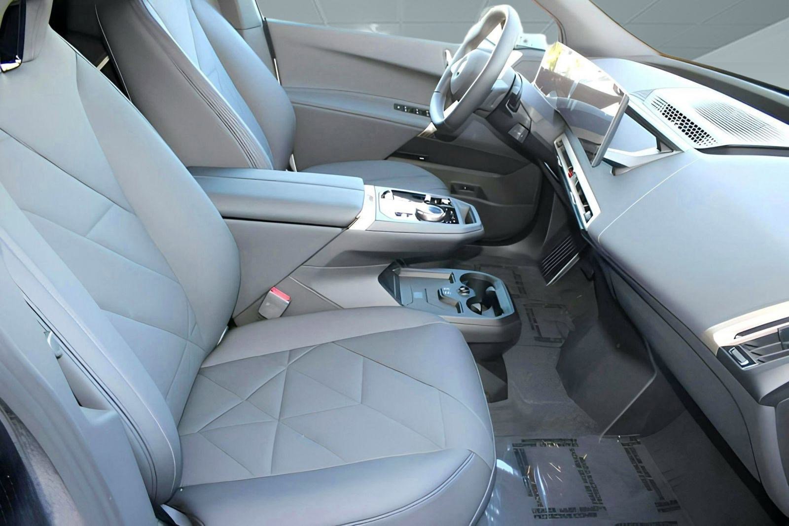 New 2026 BMW iX xDrive60 w/ Premium Package image 31