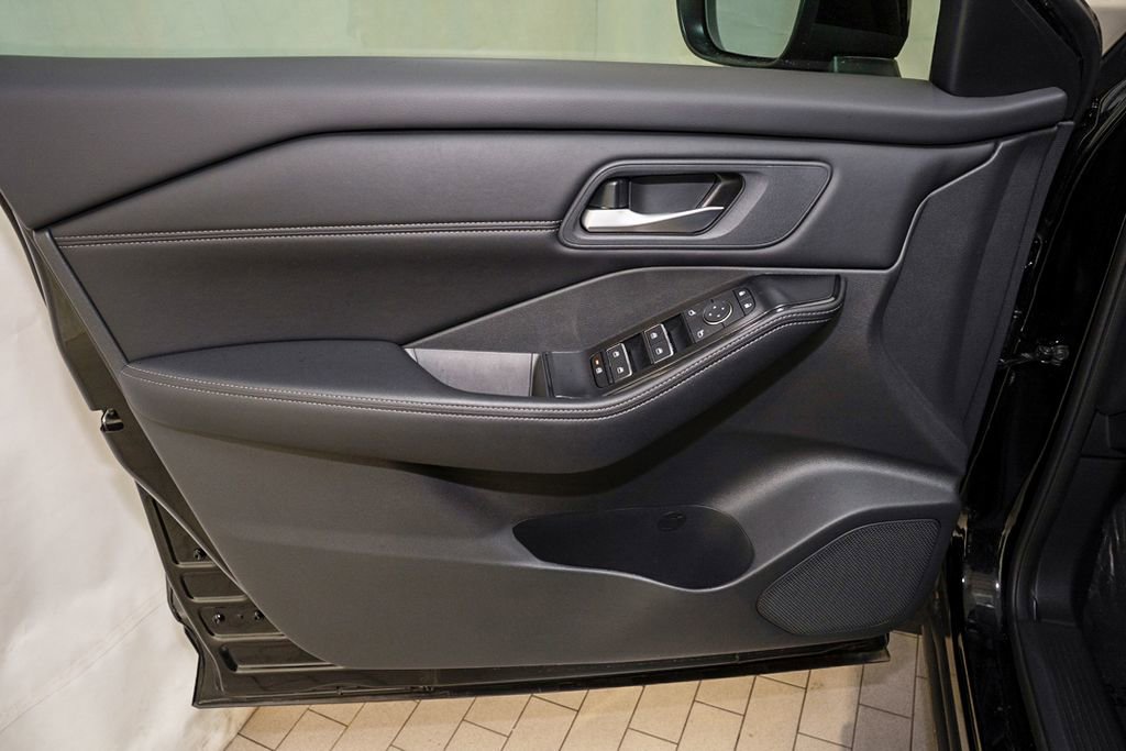 Certified 2025 Nissan Rogue SL image 12