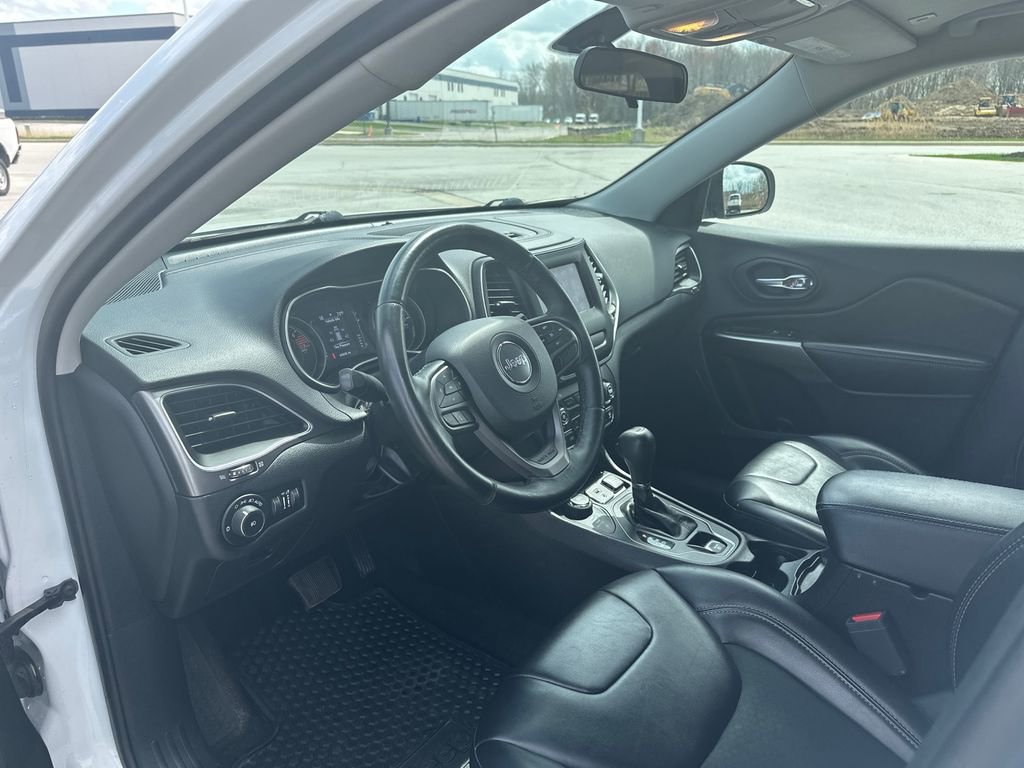 Used 2019 Jeep Cherokee Latitude Plus w/ Cold Weather Group image 11