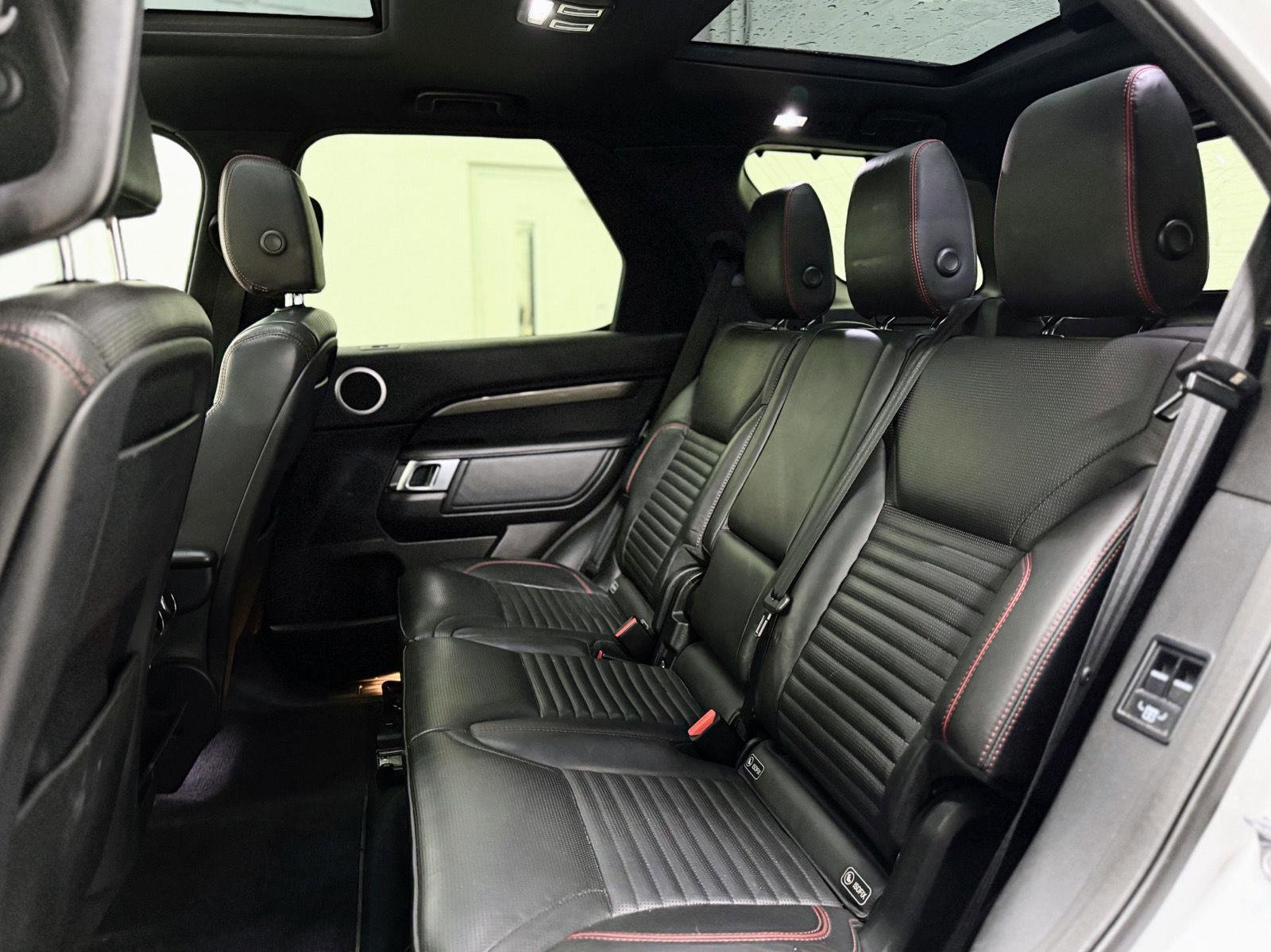 Used 2017 Land Rover Discovery HSE image 18