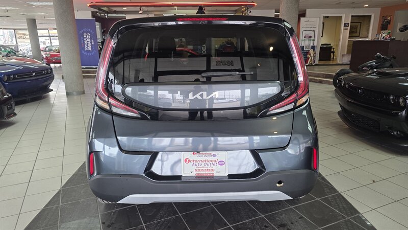 Used 2023 Kia Soul LX w/ LX Technology Package FWD image 7