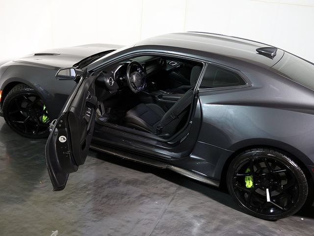 Used 2016 Chevrolet Camaro SS RWD image 5