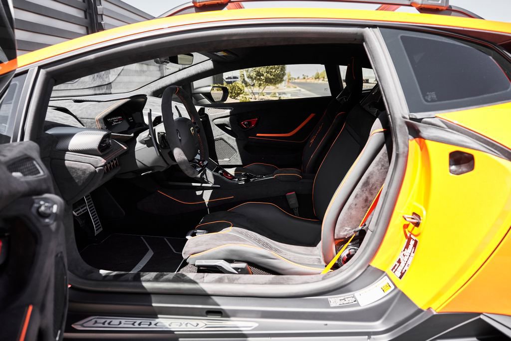 Used 2023 Lamborghini Huracan Sterrato image 39