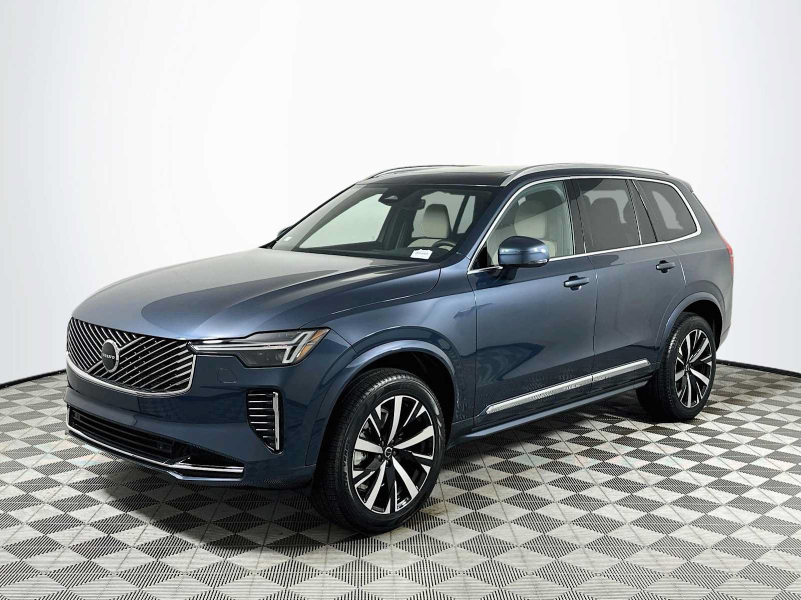 Used 2026 Volvo XC90 B5 Core AWD/4WD image 3
