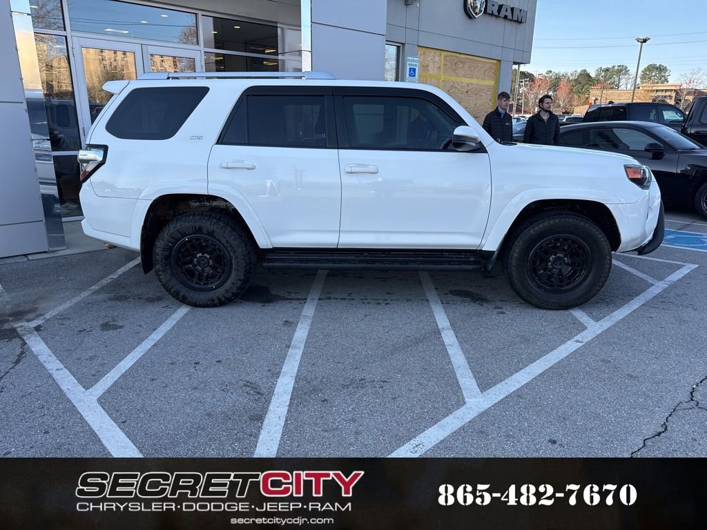 Used 2018 Toyota 4Runner SR5 image 8