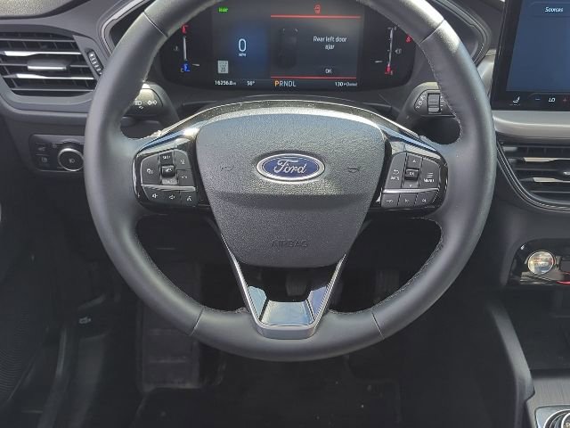 Used 2025 Ford Escape SE image 16