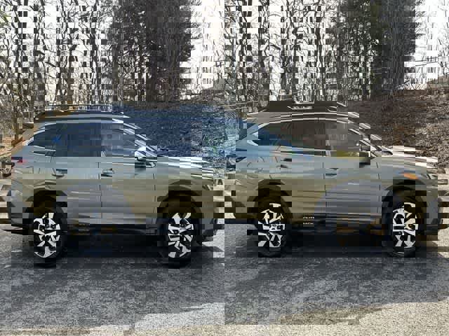 Certified 2022 Subaru Outback Premium image 3