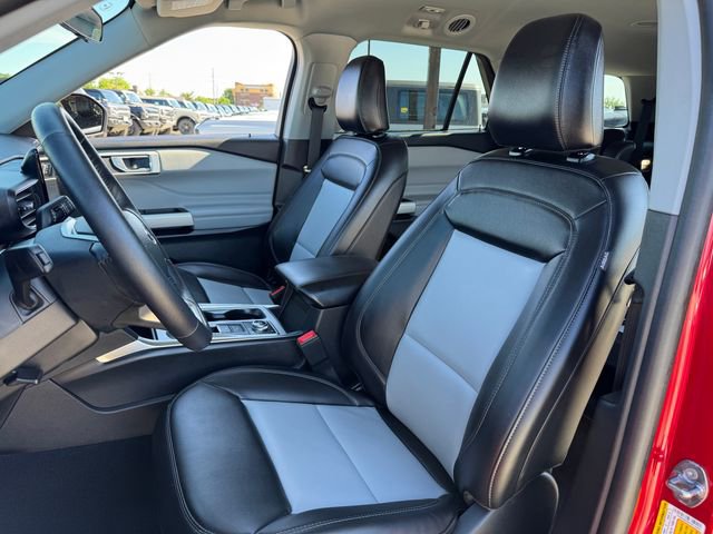 Used 2023 Ford Explorer XLT w/ Equipment Group 202A AWD/4WD image 13