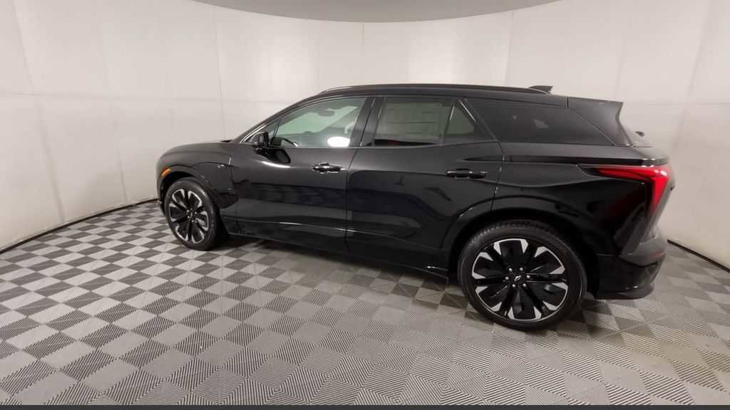New 2025 Chevrolet Blazer EV RS image 13