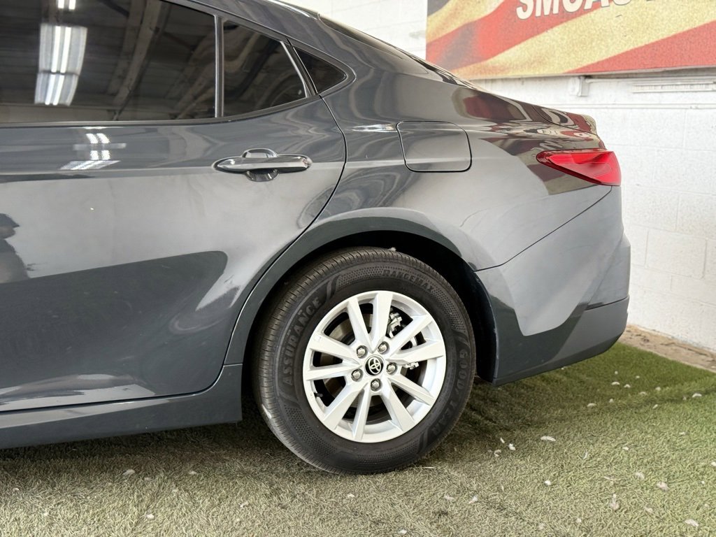 Used 2025 Toyota Camry LE image 3