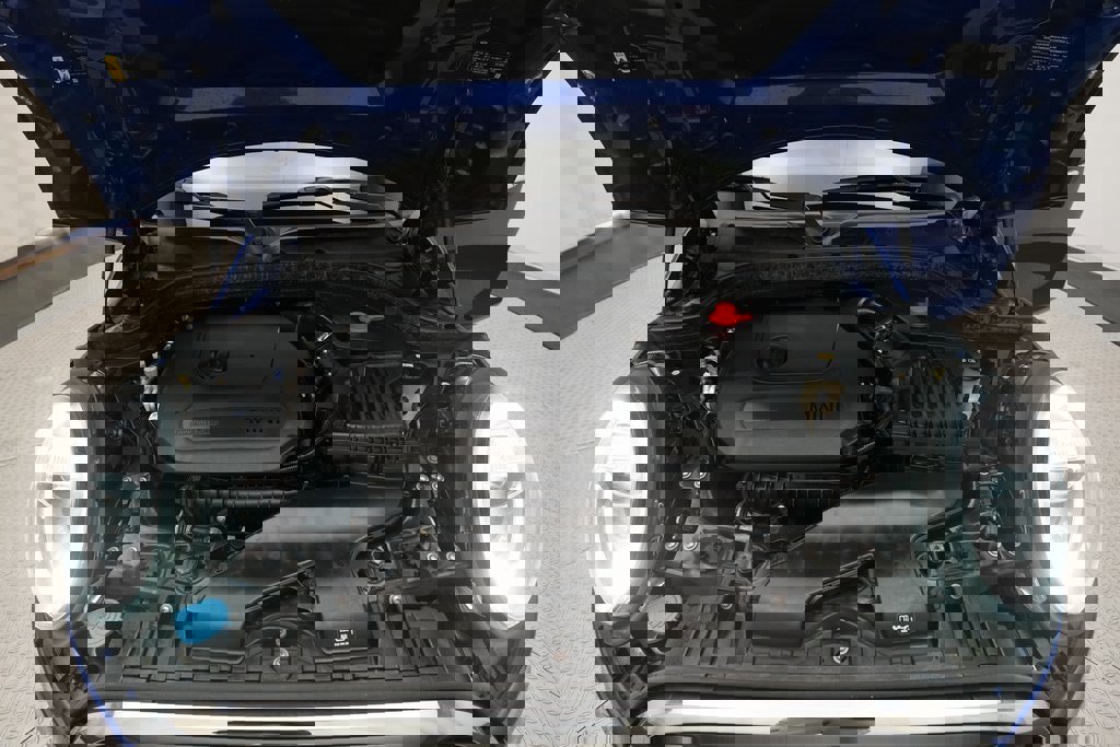 Used 2020 MINI Cooper 4-Door Hardtop image 3