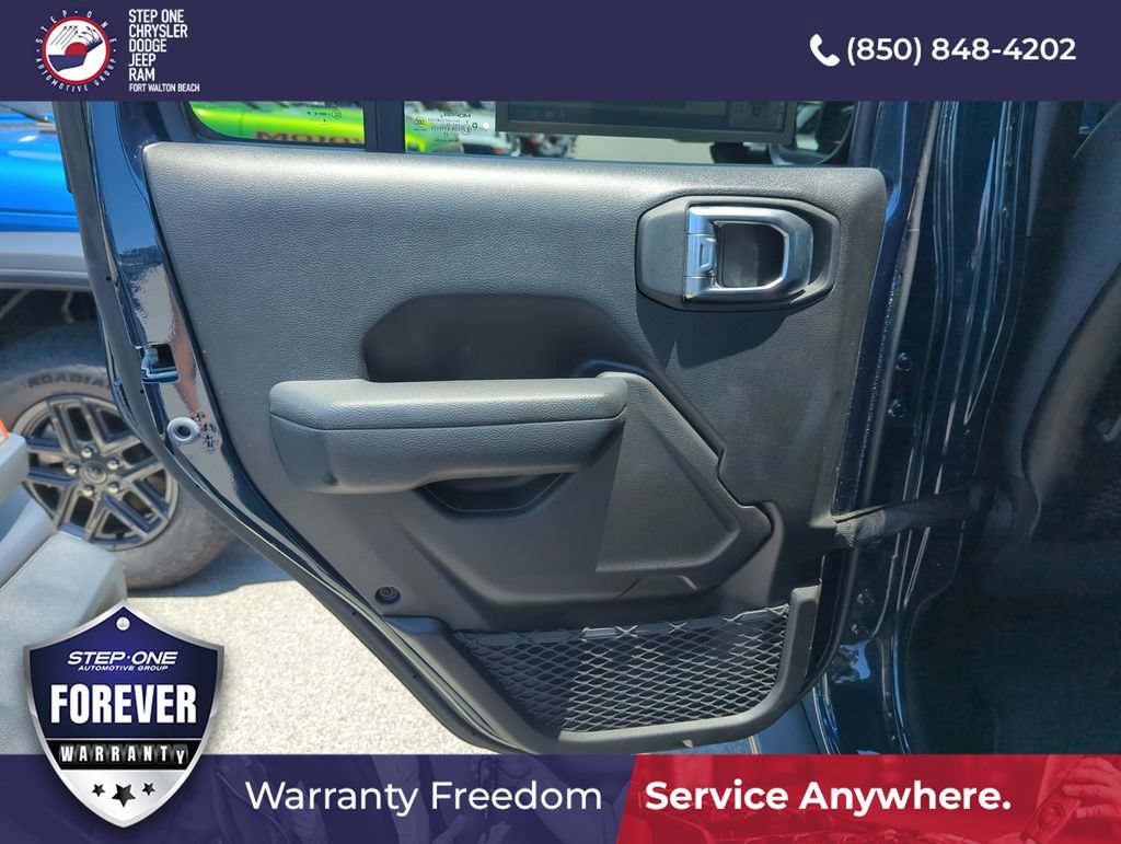 Used 2025 Jeep Wrangler Unlimited Rubicon w/ Convenience Group AWD/4WD image 26
