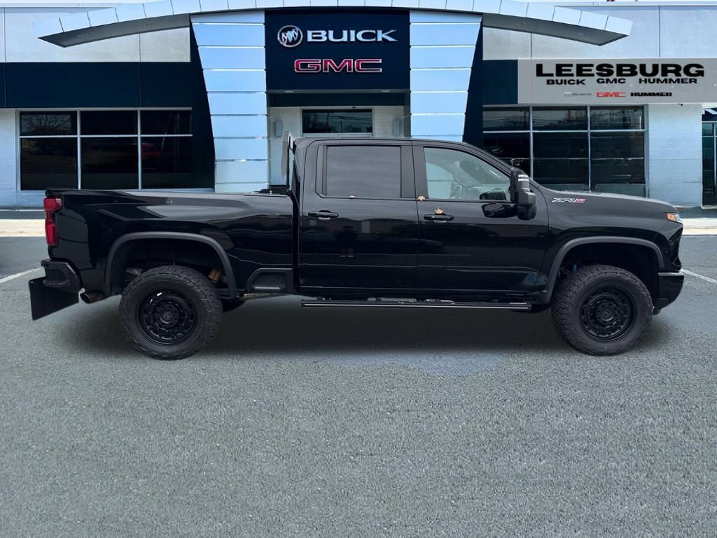 Used 2024 Chevrolet Silverado 2500 ZR2 w/ Technology Package image 8