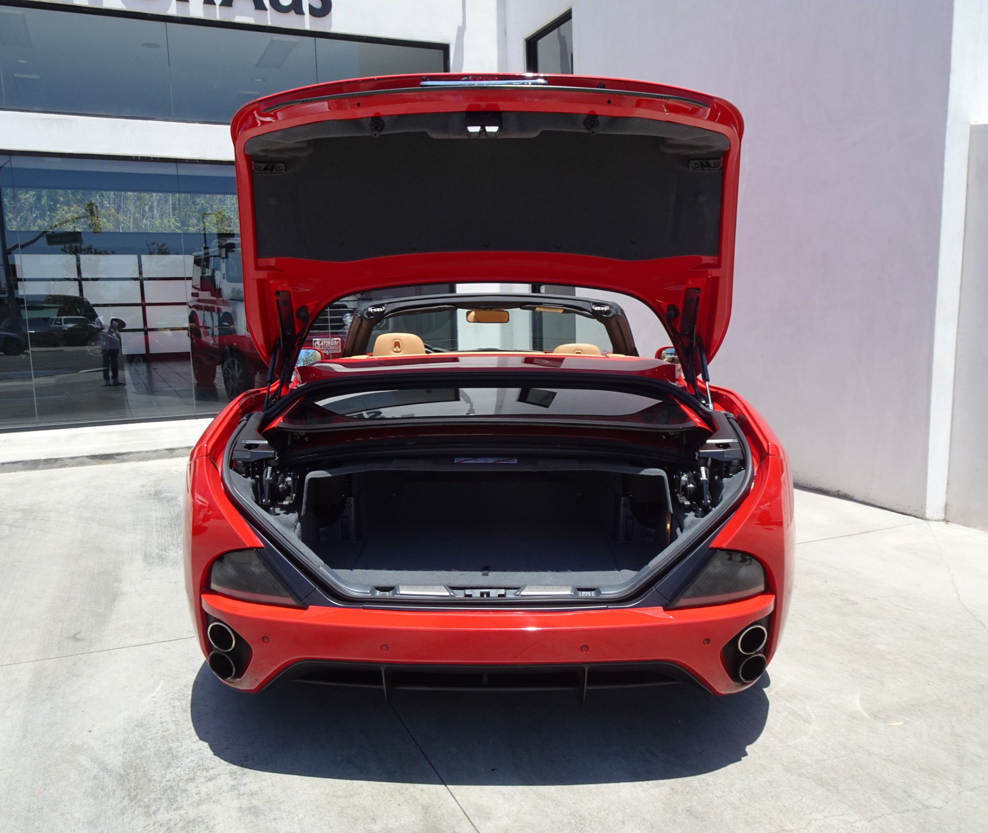 Used 2010 Ferrari California RWD image 7