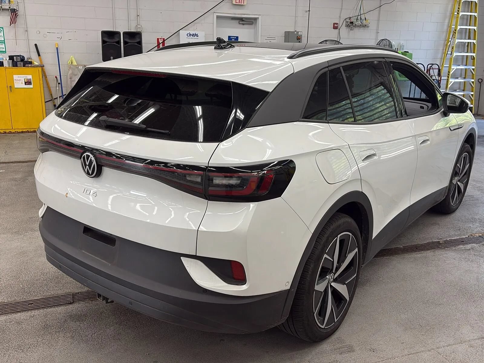 Used 2023 Volkswagen ID.4 Pro S AWD/4WD image 2