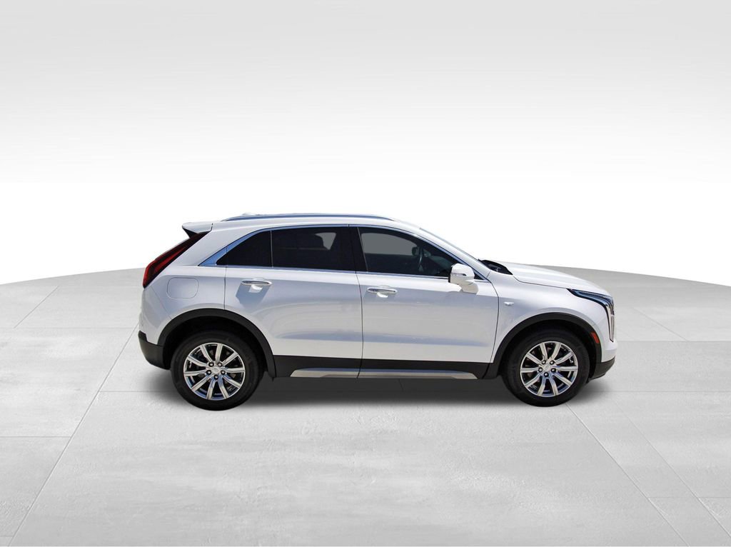 Used 2022 Cadillac XT4 Premium Luxury w/ Enhanced Visibility Package image 5