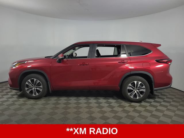 Used 2025 Toyota Highlander XLE FWD image 7