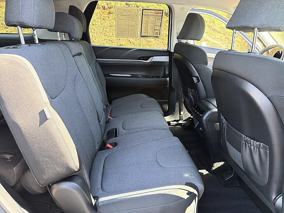 Used 2025 Hyundai Palisade SE FWD image 20