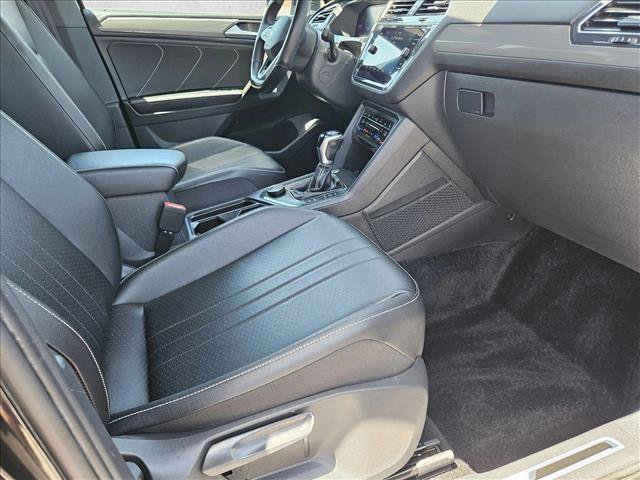 Certified 2023 Volkswagen Tiguan SE R-Line AWD/4WD image 20