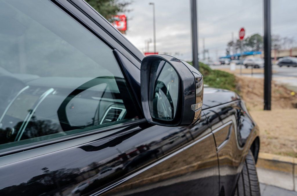 Used 2023 Land Rover Discovery S R-Dynamic image 31