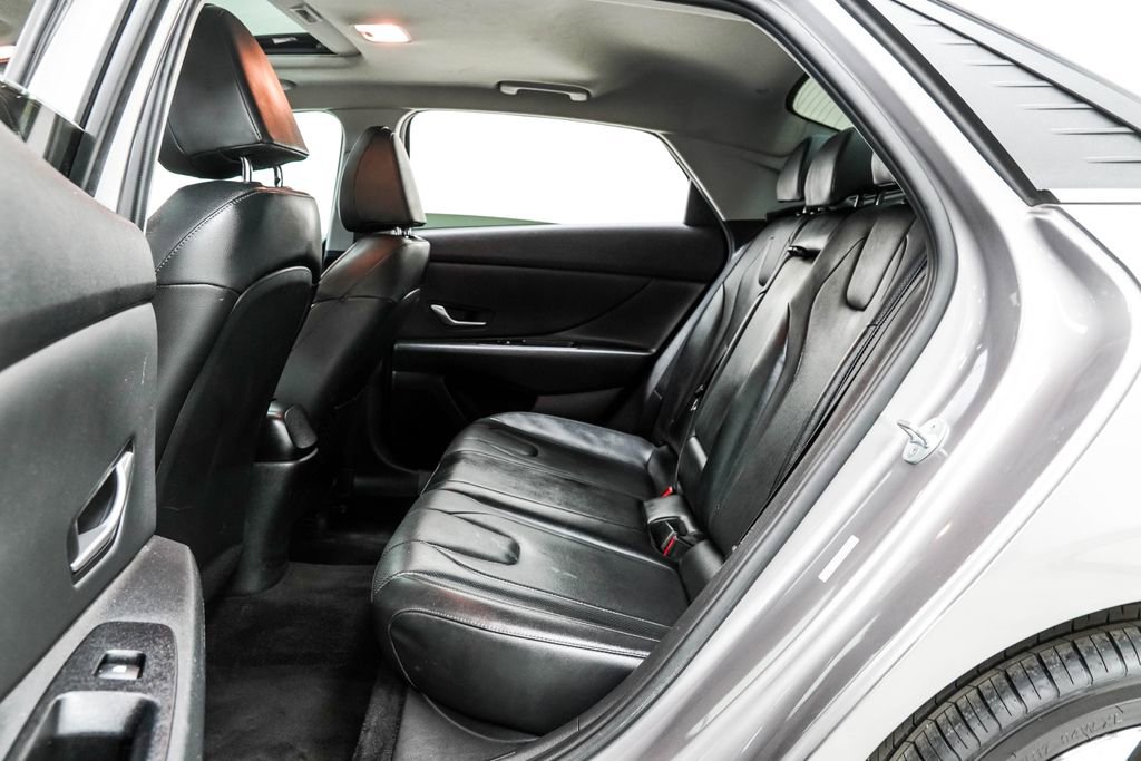 Used 2021 Hyundai Elantra Limited FWD image 18