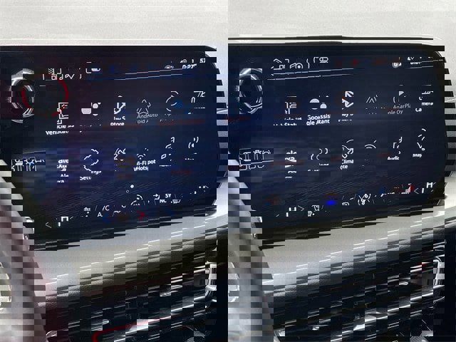 Used 2024 Chevrolet Traverse LT image 17