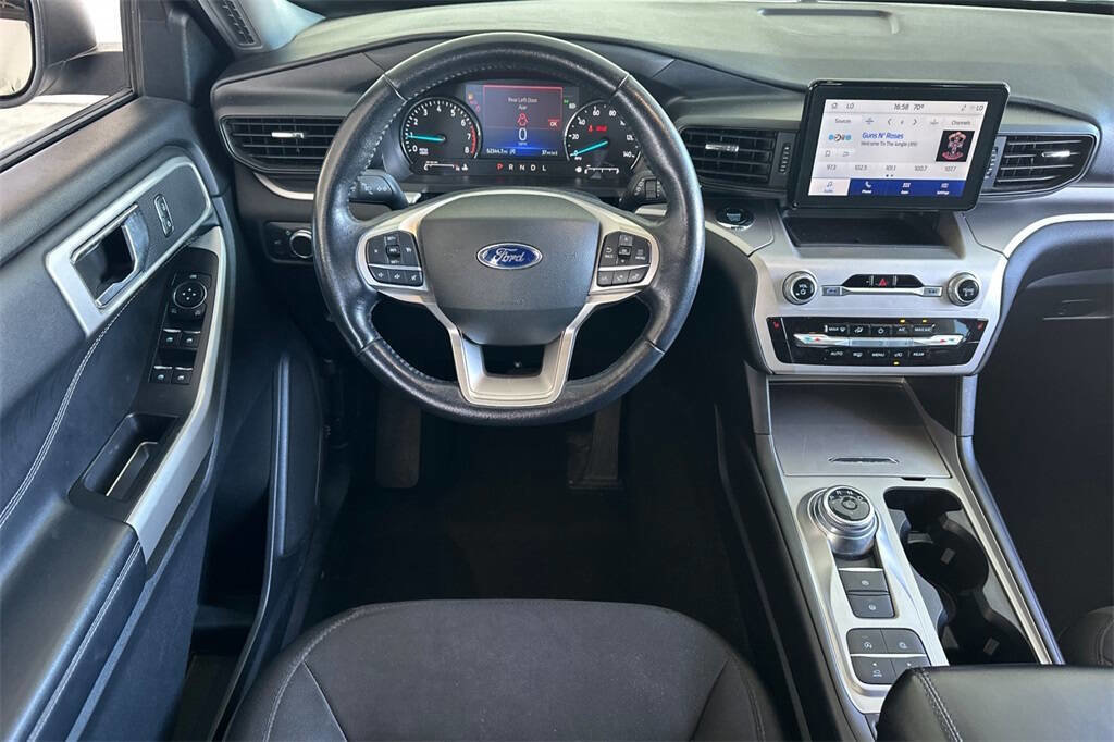 Used 2022 Ford Explorer XLT image 14