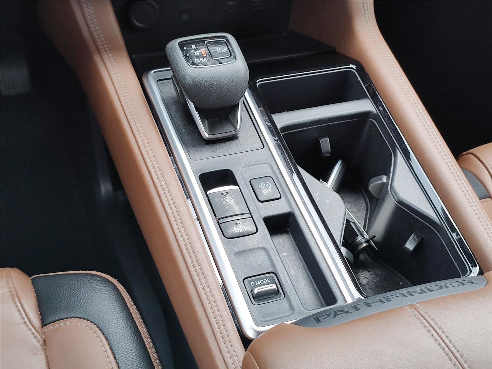 Used 2024 Nissan Pathfinder Platinum w/ Cargo Package image 21