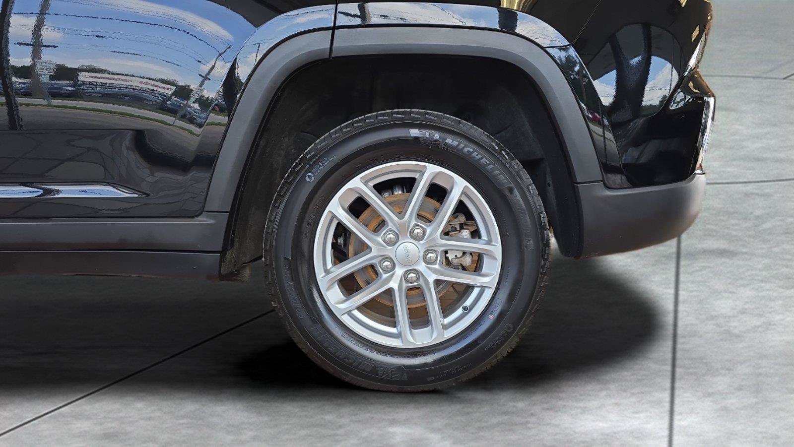 Used 2024 Jeep Grand Cherokee Laredo X AWD/4WD image 29