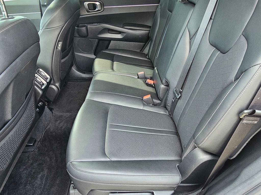 Used 2022 Kia Sorento S image 13