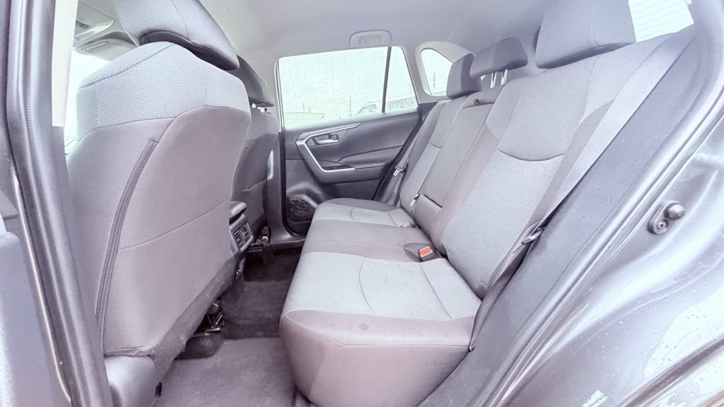 Used 2025 Toyota RAV4 XLE FWD image 27