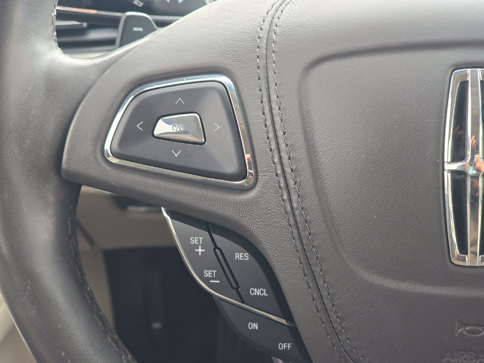 Used 2018 Lincoln MKZ Select w/ Select Plus Package FWD image 31