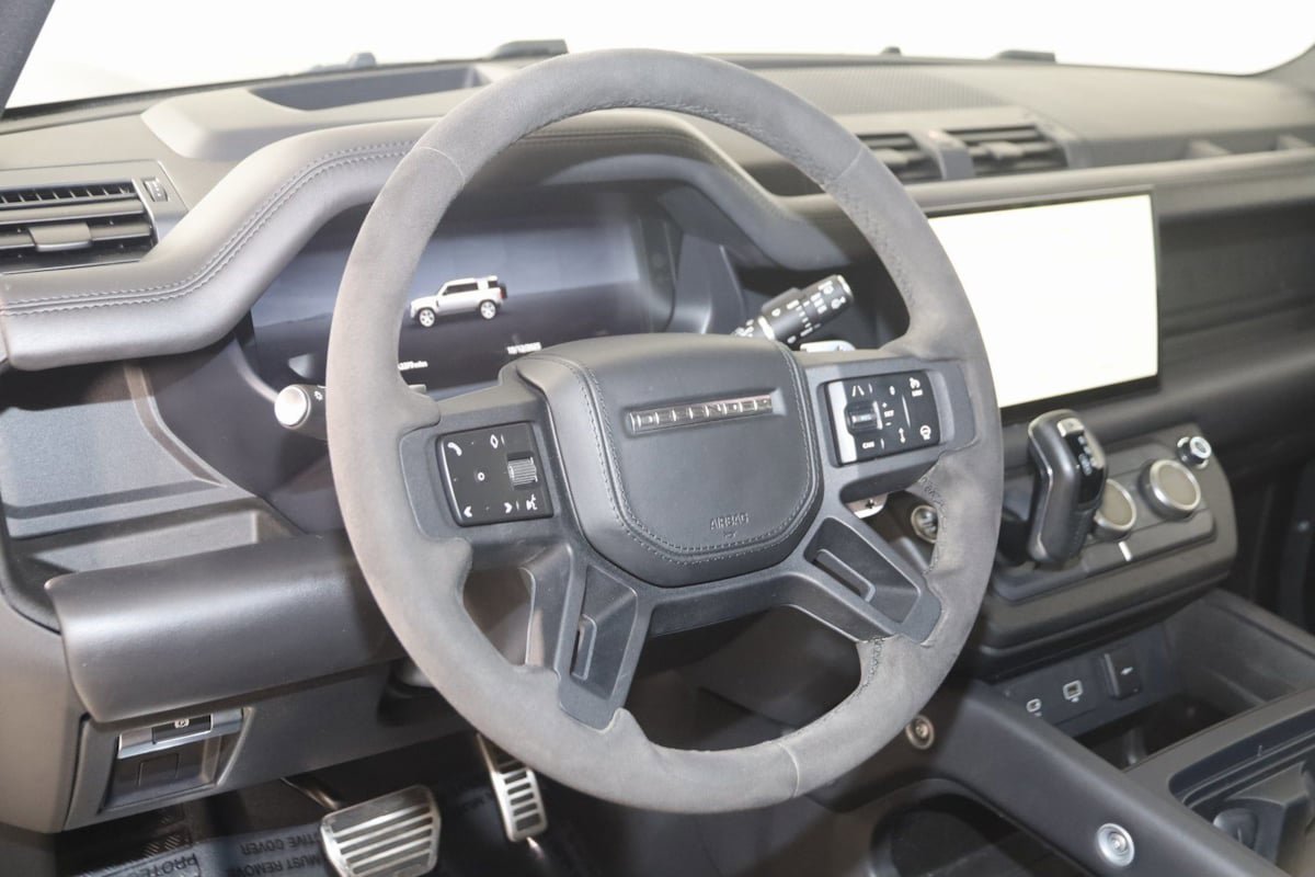 Used 2023 Land Rover Defender 110 V8 AWD/4WD image 6