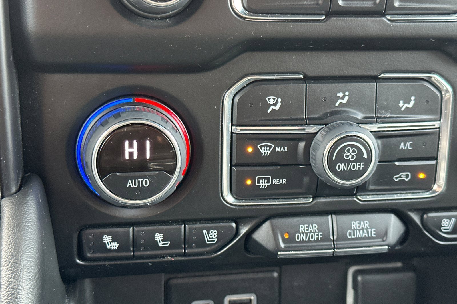 Used 2022 Chevrolet Suburban Premier image 30