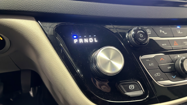 Used 2024 Chrysler Pacifica Touring-L FWD image 18