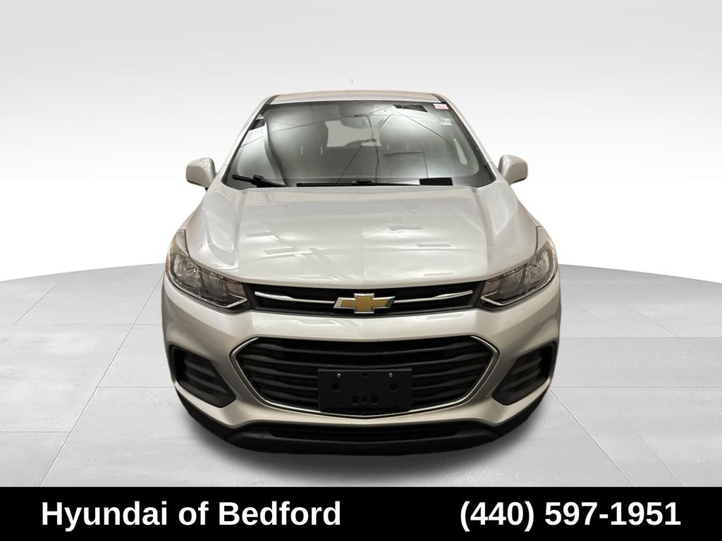 Used 2018 Chevrolet Trax LS FWD image 2