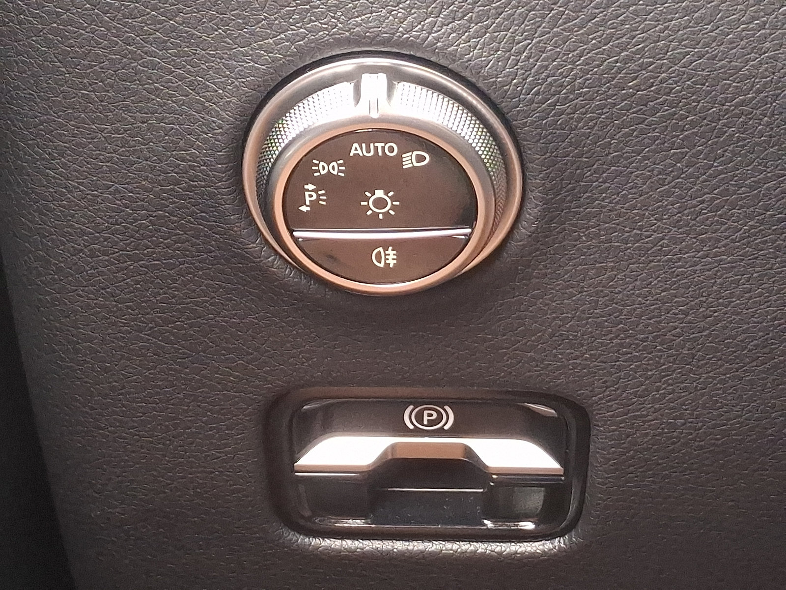 Used 2025 Mercedes-Benz GLC 300 image 24