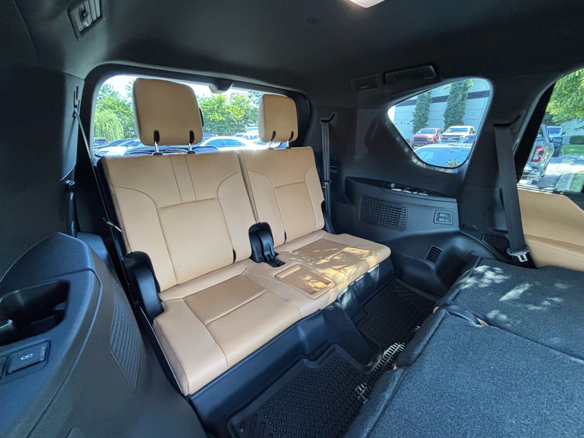 Used 2025 Lexus LX 700h Luxury w/ Appearance Package AWD/4WD image 30