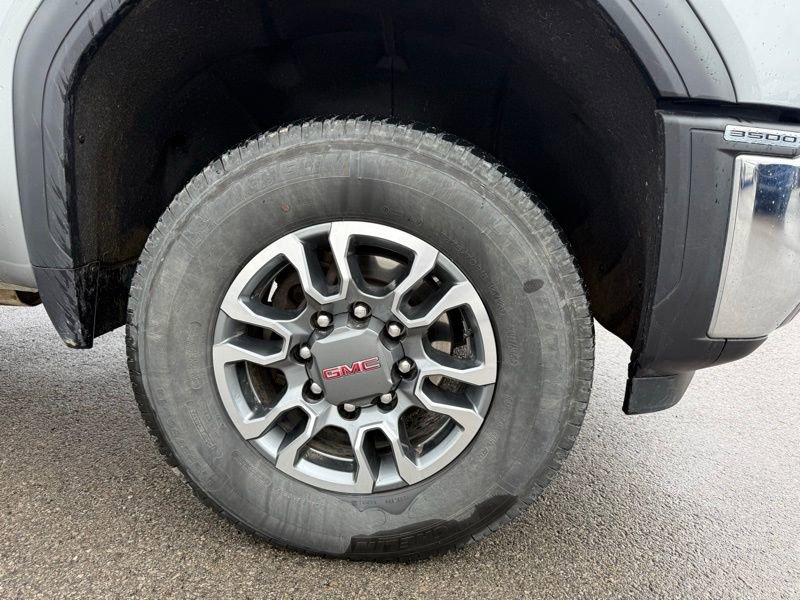Used 2024 GMC Sierra 3500 SLE w/ SLE Convenience Package image 4