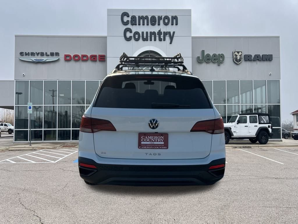 Used 2024 Volkswagen Taos SE image 4
