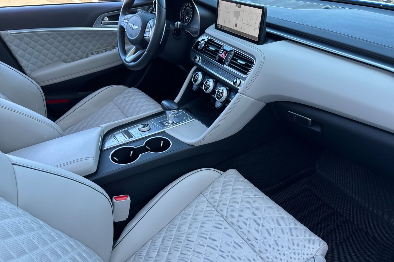 Used 2022 Genesis G70 3.3T image 17